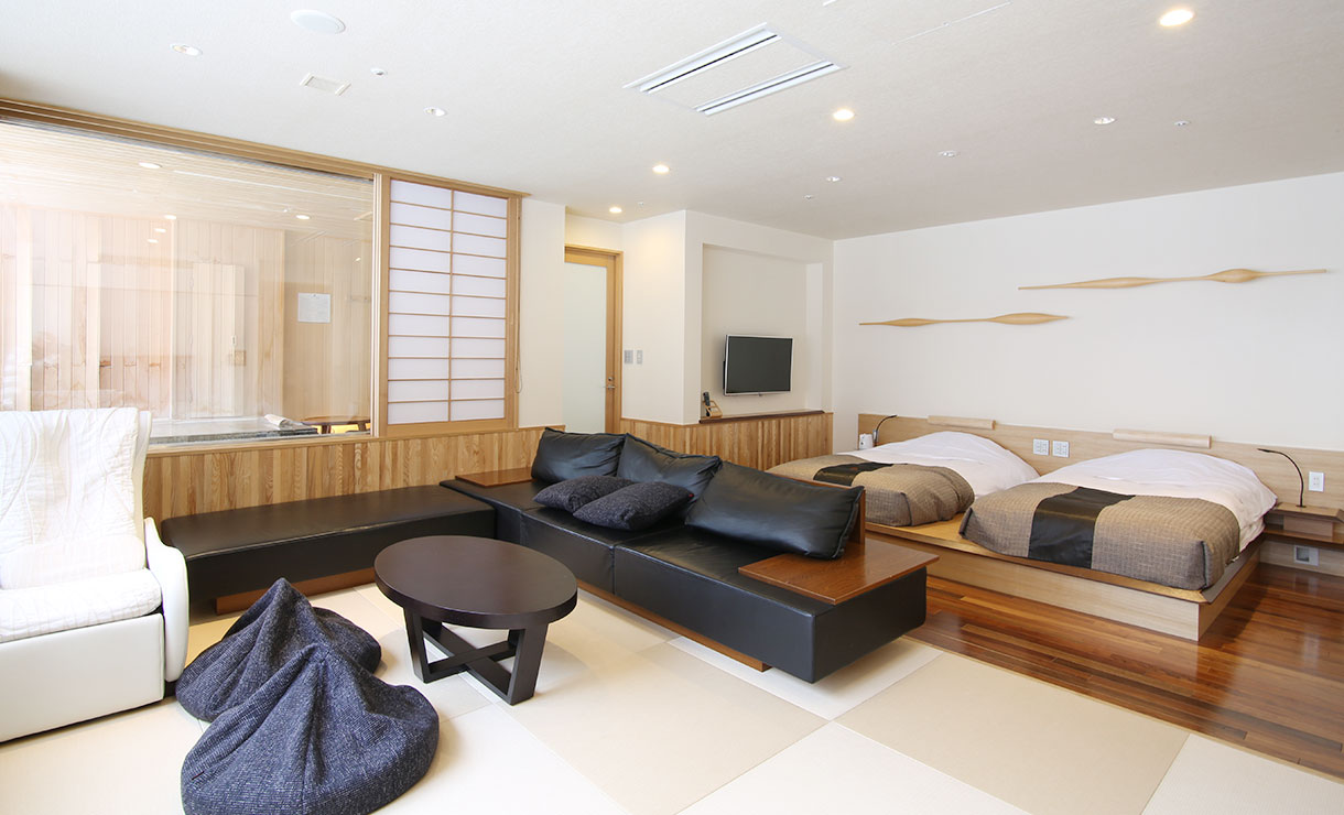 配備露天溫泉浴池&室內三溫暖高級套房